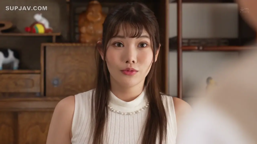 室内 · 面部 · 微笑 · 靠垫 · POV · 开朗 · 正对 · 灰色蕾丝