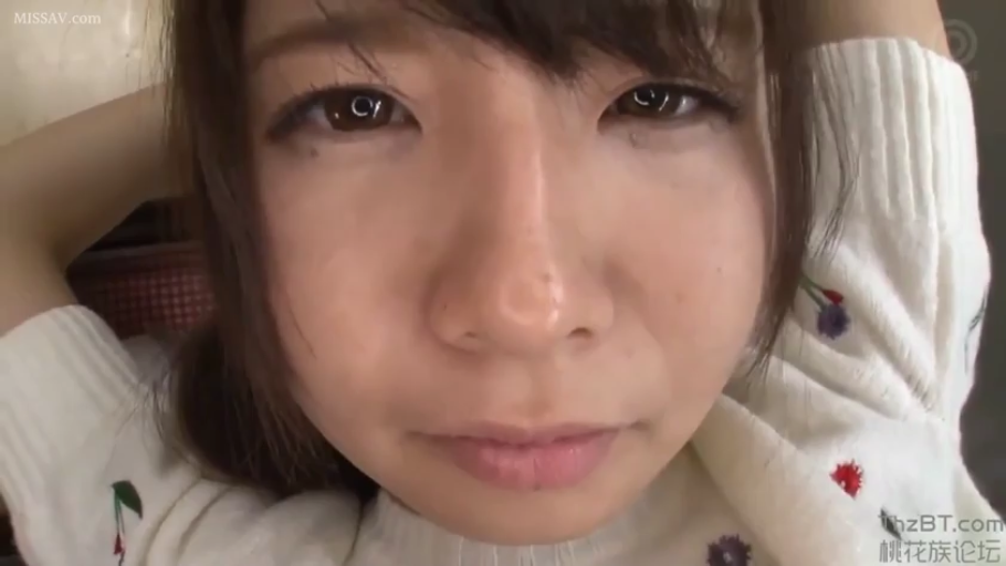 Indoor · Supine · POV视角 · 注视镜头 · 脸部大特写 · 无辜表情 · 白色碎花毛衣