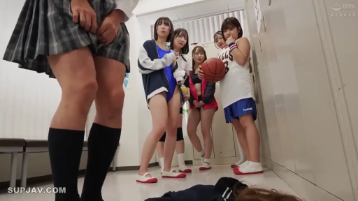 运动服 · 更衣室 · 美腿