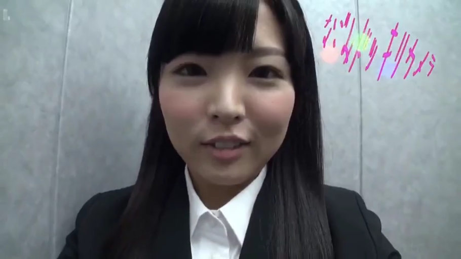 脸部特写 · 自然 · 凝视 · 西装 · 正面 · 电梯 · 长直发