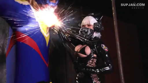 室内 · 站立 · 中景 · 紧身皮衣 · 冷酷 · 面具 · 特摄片 · 攻击