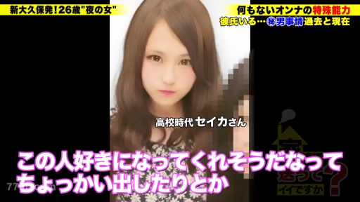 Indoor · Stand · 平静 · 头部特写 · Floral blouse · 拍照 · Subtitle watermark