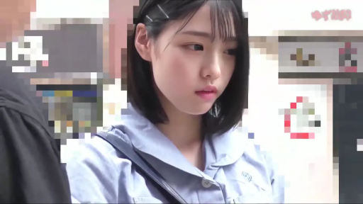 憂鬱 · 站立 · 顔のクローズアップ · 凝視 · 街道 · 肩带 · 背景马赛克 · 蓝色校服