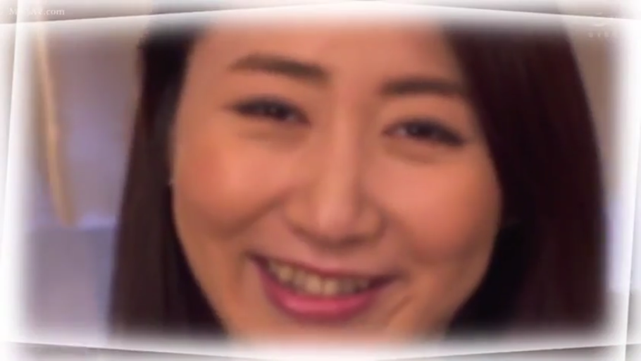 室内 · 脸部特写 · 常服 · 正视镜头