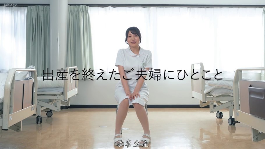 室内 · 微笑 · 面部特写 · 注视 · 常服 · 正面 · 人像