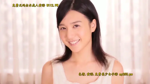 Indoor · Close-up of the face · White tank top · 正面