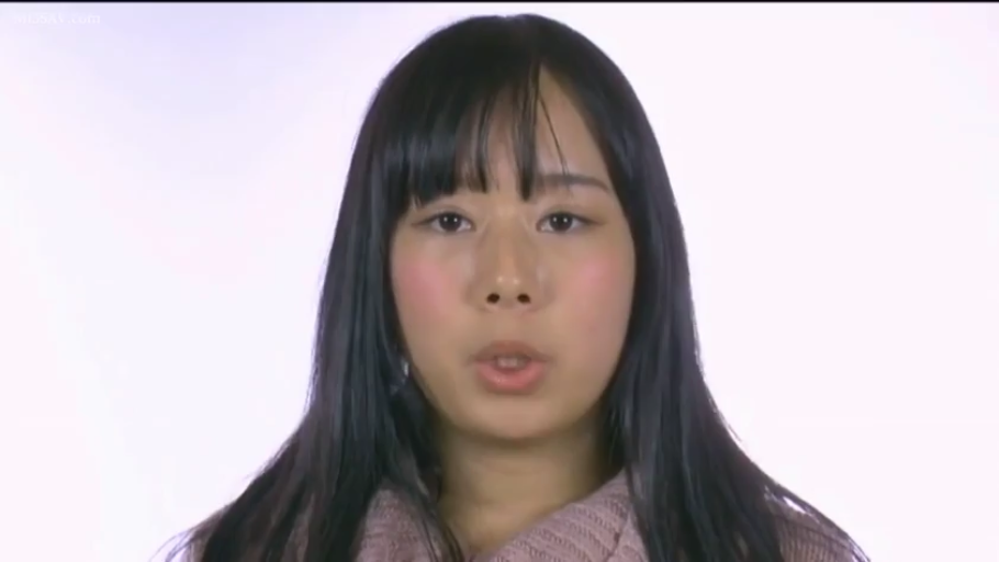 平静 · 谈话 · 头部特写 · 正面 · 影棚 · 针织毛衣 · 黑长直