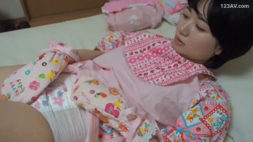 卧室 · 仰卧 · 呆滞 · 纸尿裤 · 纸尿裤 · ABDL · 婴儿连体服 · 婴儿扮演
