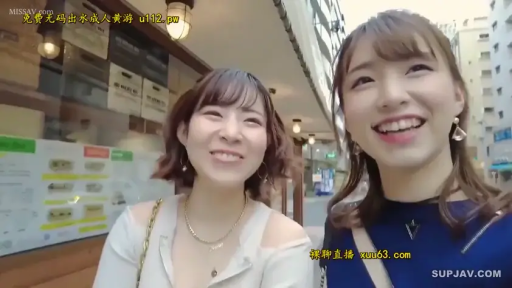 专注 · 站立 · 休闲装 · 远景 · 台球厅 · 娱乐 · 台球桌 · 影视片段