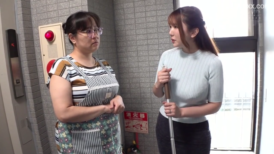 室内 · 全裸 · 面部特写 · 后入位 · 快感表情 · 动态 · 性交中