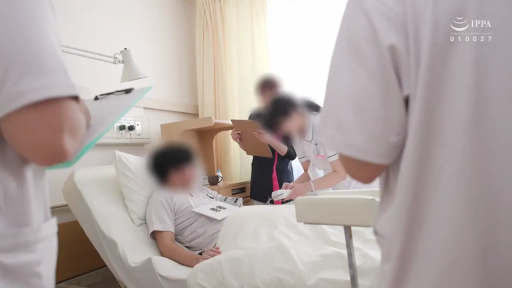 病房 · 病员服 · 专注 · 角色扮演 · 全景 · 躺姿 · 护理 · 写字板