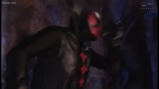 室内 · 中景 · 站姿 · 紧身衣