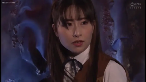 室内 · 顔部のクローズアップ · 制服 · 注視 · 长发 · 横座り · 惊讶