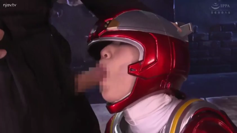 教室 · 粉色衬衫 · 课桌 · 注视 · 舔足 · 足控 · 抬腿 · 脚部特写