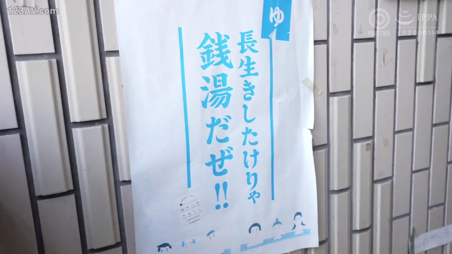 坐姿 · 全身 · 客厅 · 居家 · 绿色上衣 · 吹风机 · 舒适 · 吹头发