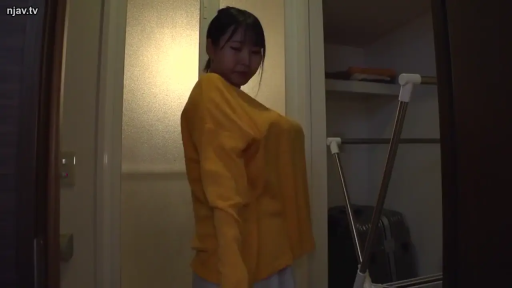 Indoor · Lower your head · Display · Side-lying · Standing Posture · 晾衣架 · 黄色毛衣 · 亚裔女性