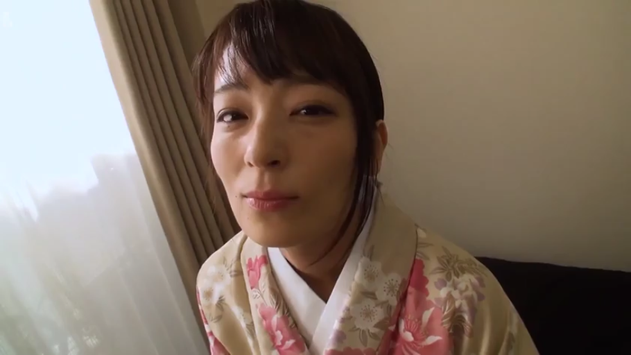 室内 · 第一视角 · 微笑 · 面部特写 · 注视 · 和服 · 正对镜头