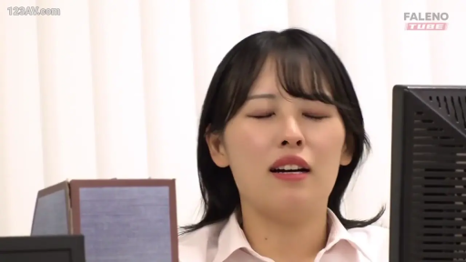 Sitting Posture · 办公室 · Intoxicated · Computer · 面部特写 · Business attire · moan · Workplace