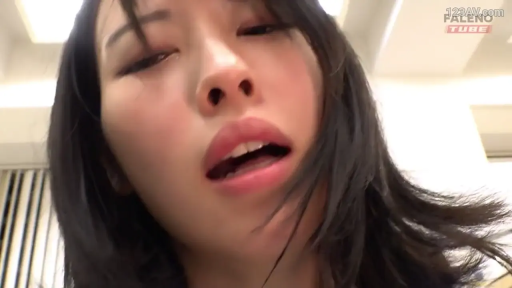 室内 · 面部特写 · 日常服装