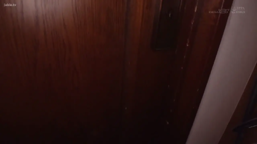 Medium shot · Door frame · White T-shirt · 室内走廊 · 弯腰姿势 · 低头寻找 · 居家视角