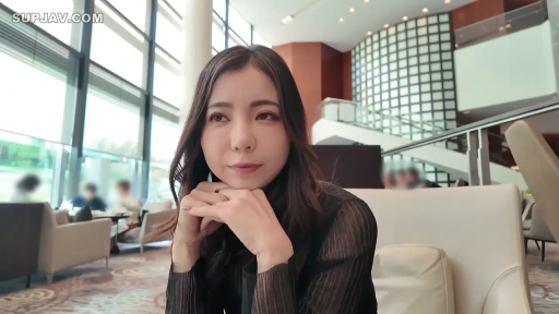 办公室 · 办公桌 · 西装 · 调教 · 跪地 · 女尊 · 得意