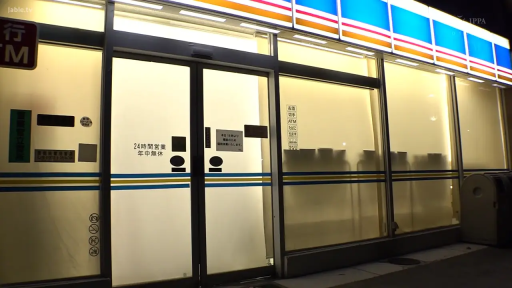 室内 · 坐姿 · 单人 · 全裸 · 上半身 · 冷淡 · 静态展示