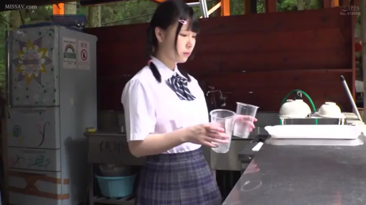 坐姿 · 教室 · 微笑 · 半身 · 黑板 · 讲课 · 教师职业装