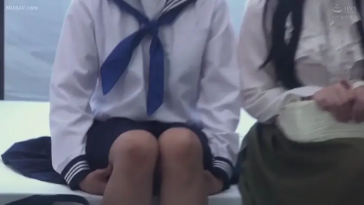 室内 · 坐姿 · 膝盖 · 静坐 · 水手服 · 校园 · 包袋