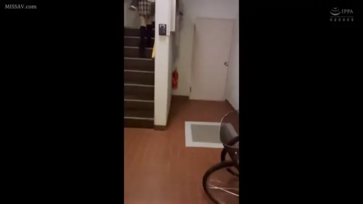 楼梯间 · 远景 · 行走 · 监控视角 · 格纹裙 · 自行车 · 上楼