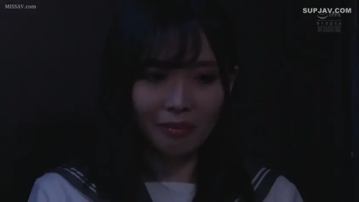 室内 · 忧郁 · 脸部特写 · 注视 · 水手服 · 正面 · 黑发