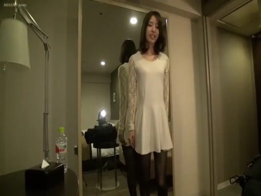 Whole body · Standing Posture · Smile · Room · Everyday clothes · 镜子 · white dress · 照镜子