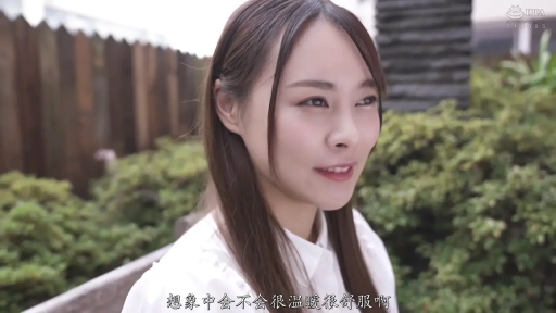 白色衬衫 · 面部特写 · 户外