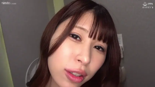 室内 · 脸部 · 注视 · 诱惑 · 近景 · 正面 · 不详