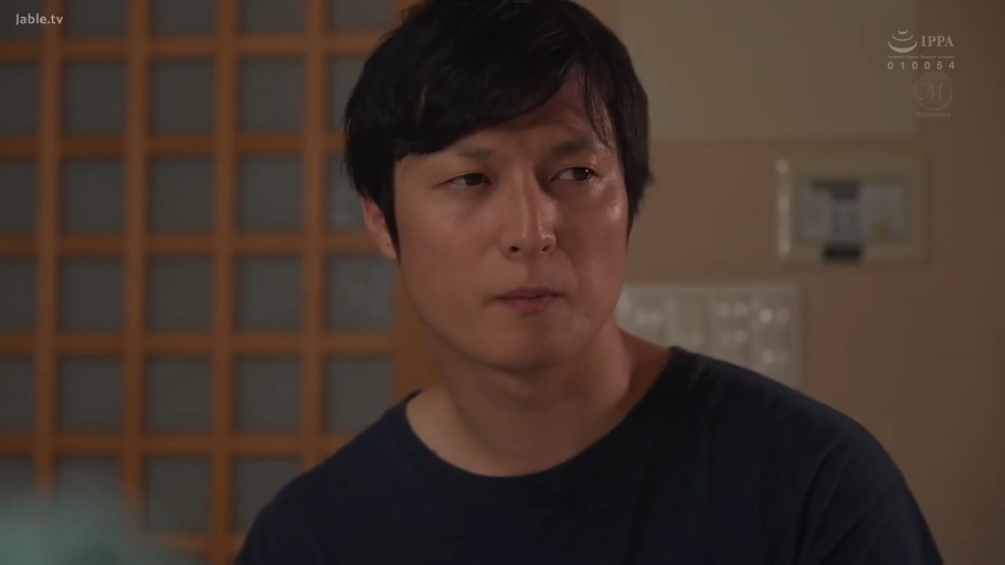 和室 · 挣扎 · 轮奸剧情 · 紫色上衣 · 群像 · 哭泣 · 多人题材