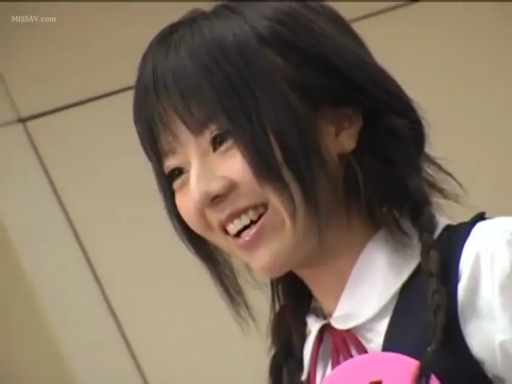 Indoor · 面部特写 · 谈话 · JK Uniform · Smile · 黑发 · 侧对镜头 · 圆形胸卡