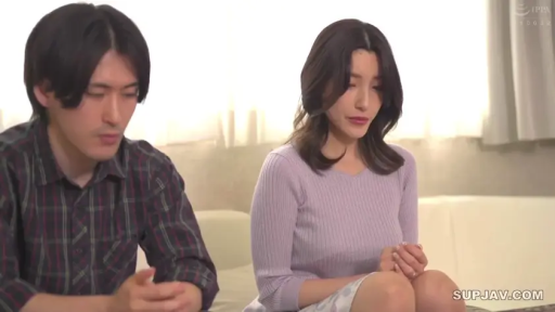 室内 · 坐姿 · 交谈 · 忧郁 · 剧情 · 便服