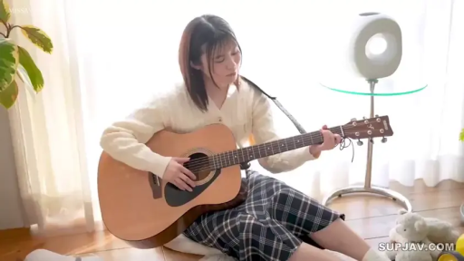 座り姿勢 · 集中 · 寝室 · 全景 · 清纯 · ギター · 校服短裙 · 弹吉他