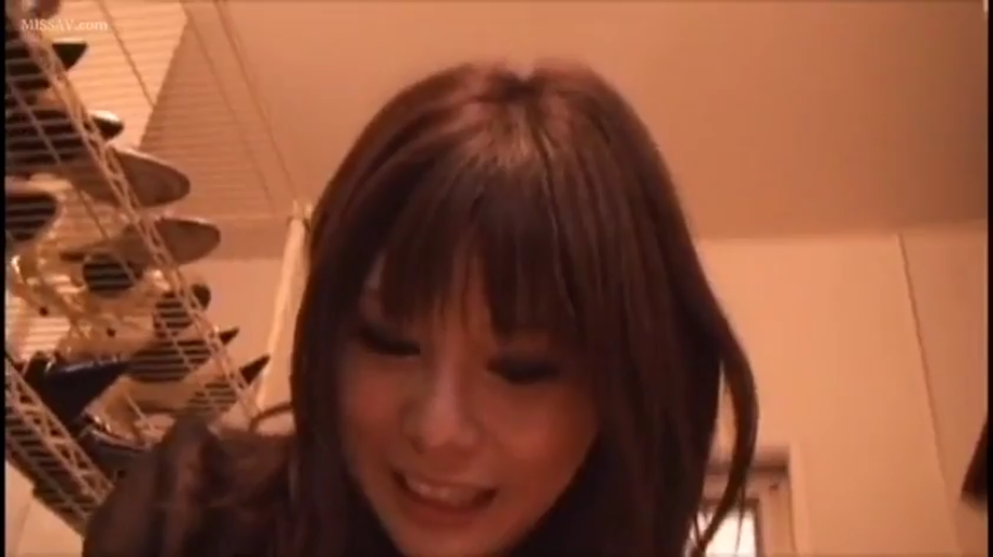 室内 · 脸部特写 · 黑色上衣