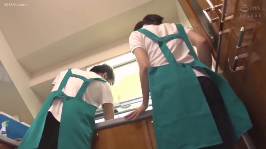 教室 · 站立 · 臀部 · 丁字裤 · 黑板 · 背对站立