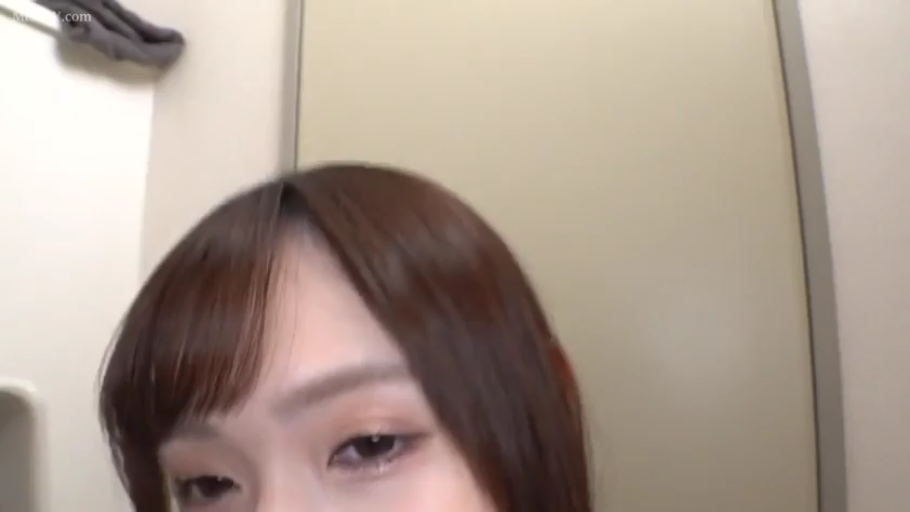 脸部特写 · 浴室 · 裸体