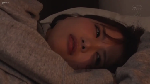 单人 · Bedroom · 平静 · 特写 · 被褥 · Side-lying · Grey hoodie · sleep