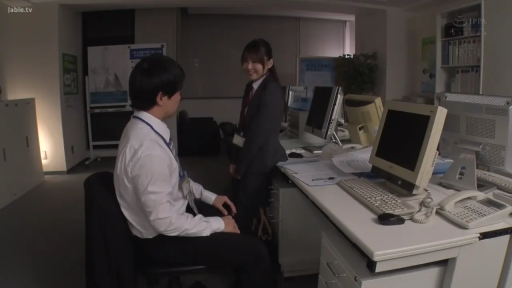 座り姿勢 · 办公室 · 全景 · 微笑 · 職場スーツ · 交流 · 办公电脑 · 职场角色扮演