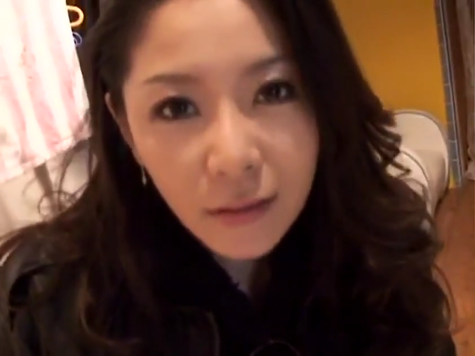 床上 · 阴部 · 全裸 · 口交 · 短发 · 仰头 · 枕头 · 颜面骑乘