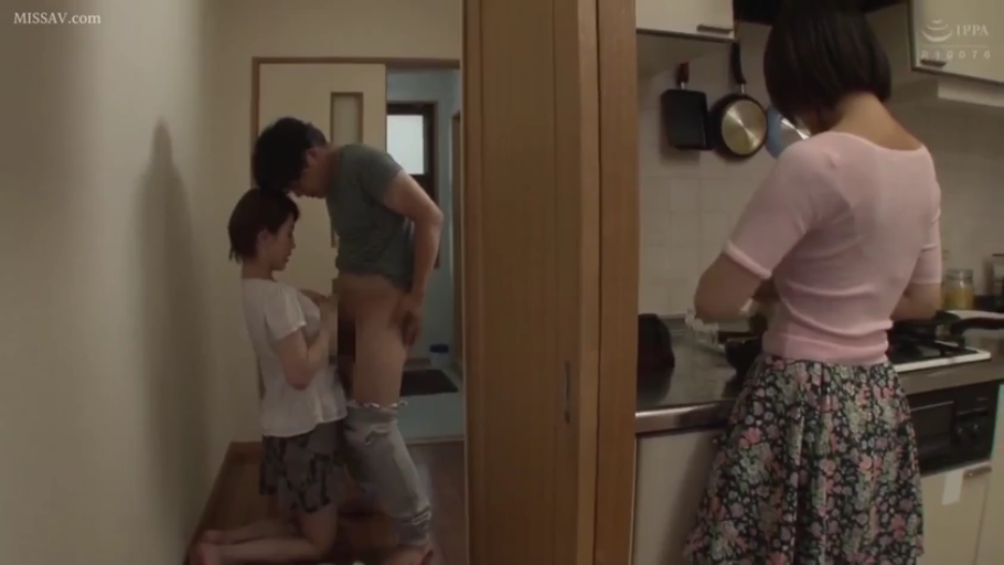 专注 · 口交 · 全景 · 跪姿 · 厨房 · 偷情 · 休闲服 · 厨具