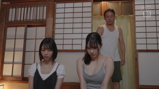 坐姿 · 和室 · 全景 · 背心 · 多人 · 障子 · 待机 · 沉重