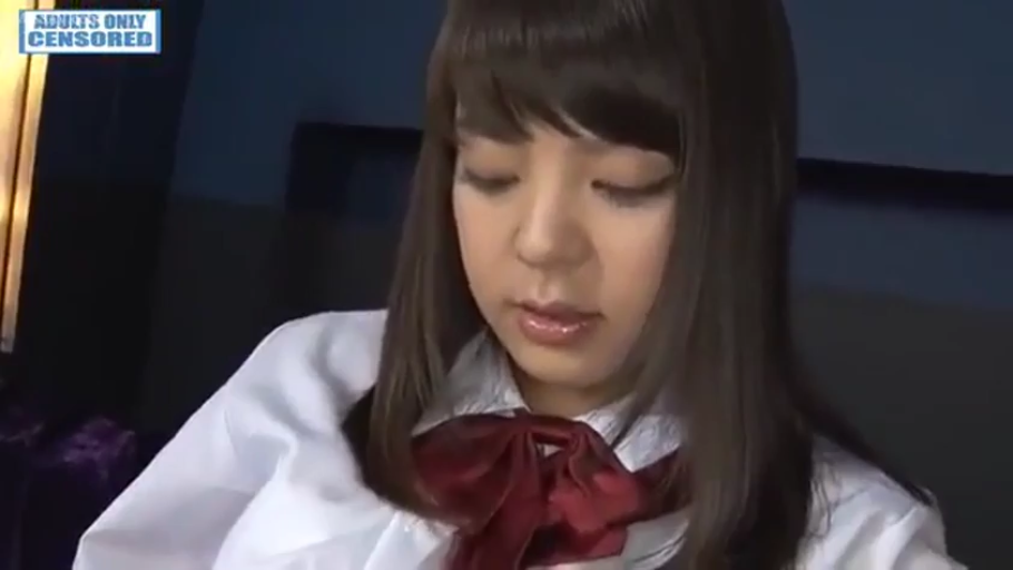 室内 · 甜美 · 微笑 · 项链 · 牙齿 · 特写 · 正面 · 普通上衣