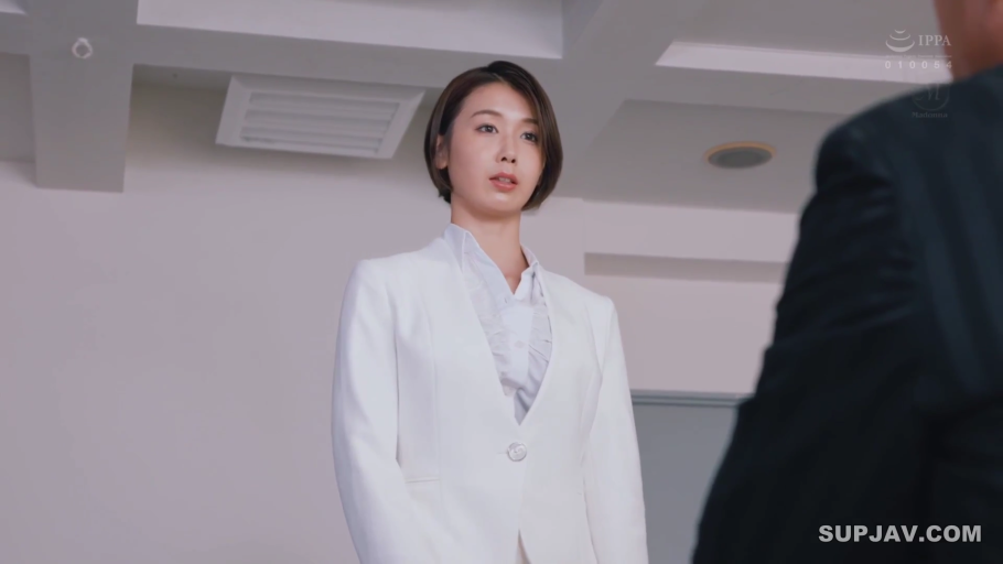 室内 · 制服 · 痛苦 · 下体 · 开腿 · 凌辱 · 皮带 · 轮奸