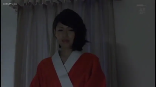 室内 · 站立 · 平静 · 半身 · 凝视 · 窗帘 · 暗光 · 红色和服