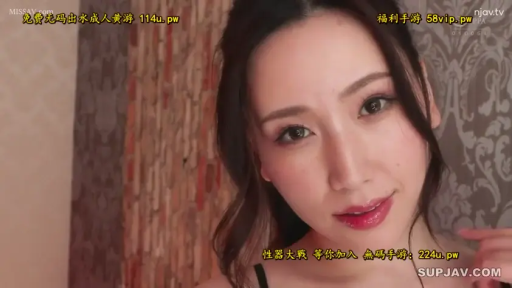 室内 · 面部特写 · 注视 · 正面 · 亚洲女性 · 魅惑 · 细肩带