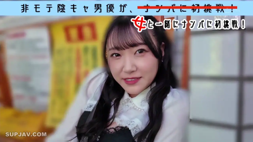 室内 · 顔部のクローズアップ · 微笑 · 日语字幕 · 正面 · レンズを見つめて · 白いレースのシャツ